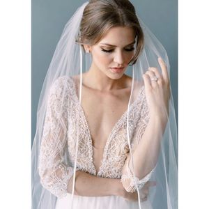 NEW NEVER WORN 60” Toni Federici lovely veil